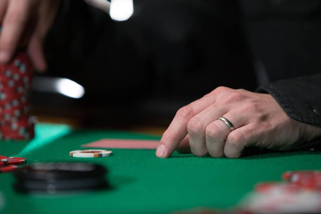 Vòng River với Bộ Bài Mạnh là Cơ hội tốt để áp dụng Triple Barrel Poker